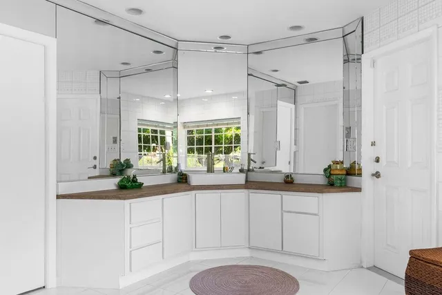 $2,775,000 | 19885 Northeast 22nd Avenue, Miami, FL 33180