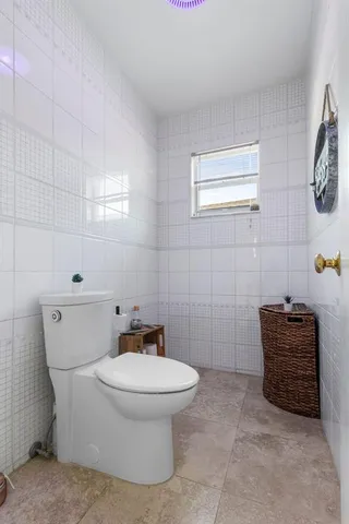 $2,775,000 | 19885 Northeast 22nd Avenue, Miami, FL 33180