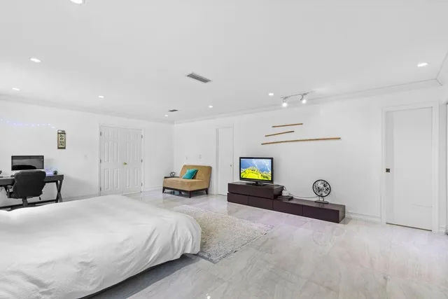 $2,775,000 | 19885 Northeast 22nd Avenue, Miami, FL 33180