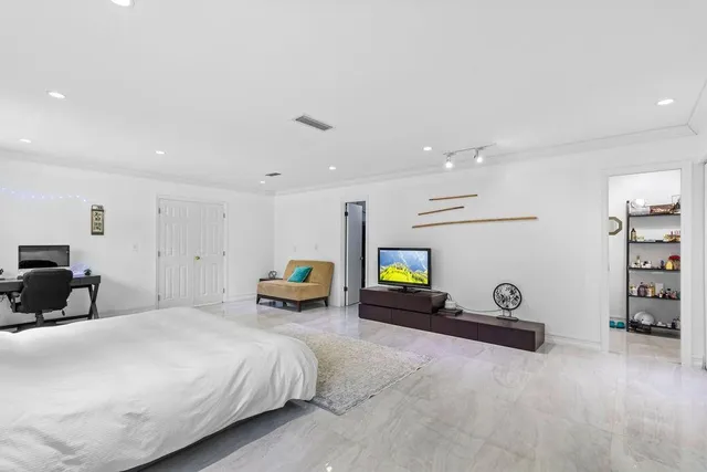 $2,775,000 | 19885 Northeast 22nd Avenue, Miami, FL 33180