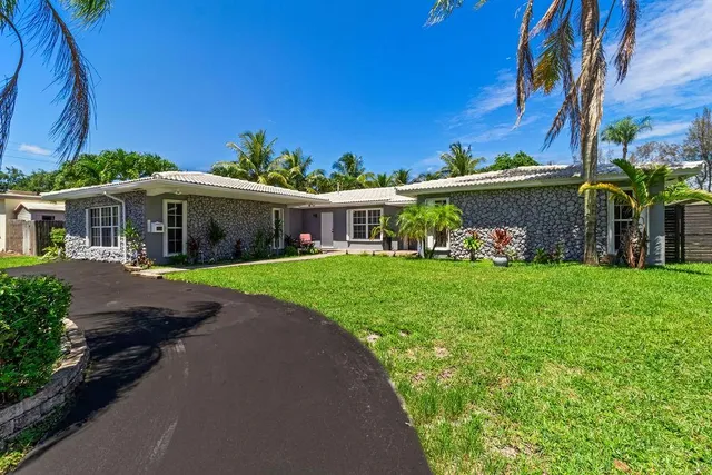 $2,775,000 | 19885 Northeast 22nd Avenue, Miami, FL 33180