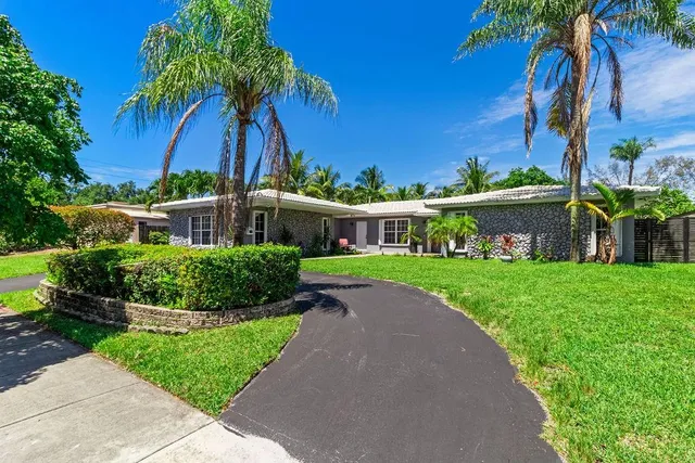 $2,775,000 | 19885 Northeast 22nd Avenue, Miami, FL 33180