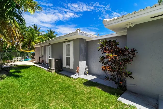 $2,775,000 | 19885 Northeast 22nd Avenue, Miami, FL 33180