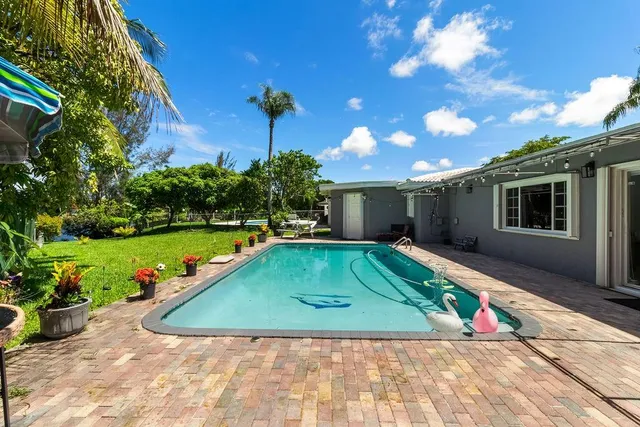 $2,775,000 | 19885 Northeast 22nd Avenue, Miami, FL 33180