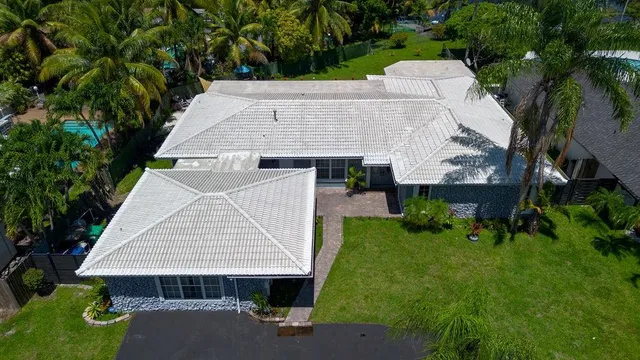 $2,775,000 | 19885 Northeast 22nd Avenue, Miami, FL 33180