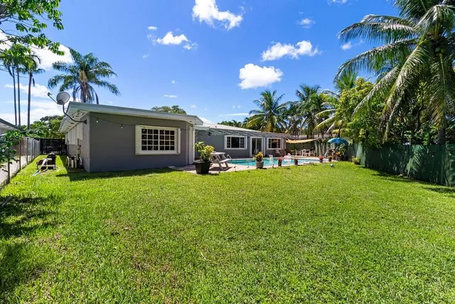 $2,775,000 | 19885 Northeast 22nd Avenue, Miami, FL 33180
