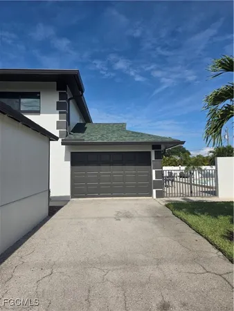 a view of a garage