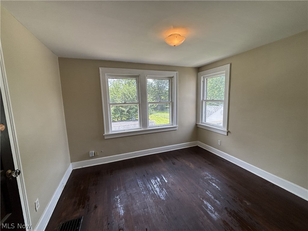 18214 Windward Road Cleveland, OH 44119 - Photo 19 of 26 Gallery Image 19