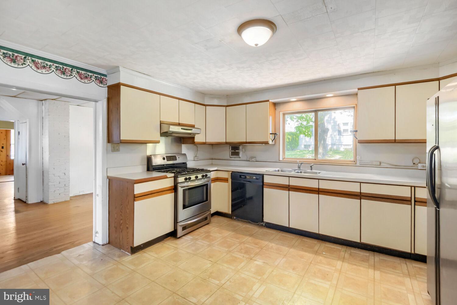 8413 Philadelphia Road Baltimore, MD 21237 - Photo 8 of 27 Bright and spacious kitchen awaits you.
