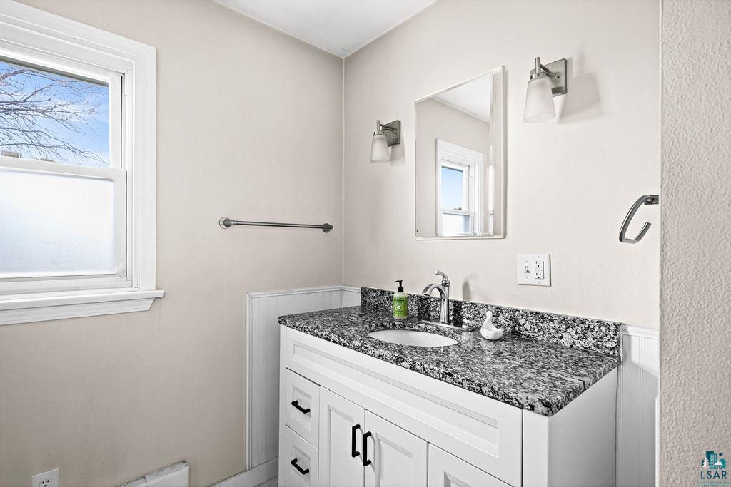 63 East 7th Street Superior, WI 54880 - Photo 15 of 19