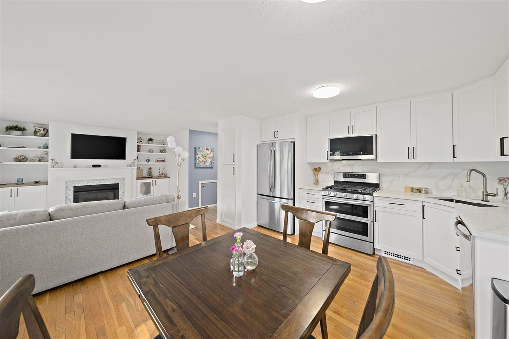 36 Maple Street, Unit 36 Canton, MA 02021 - Photo 3 of 40