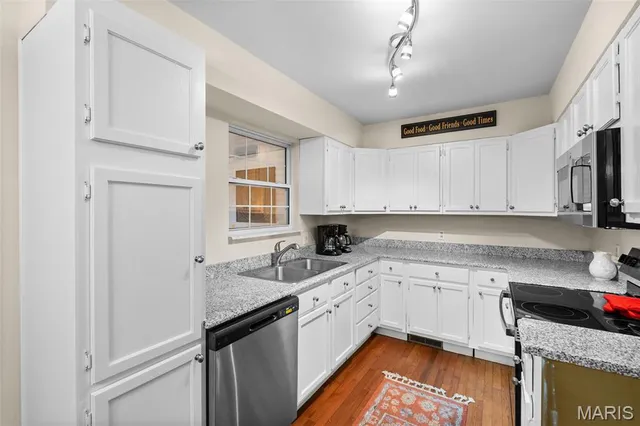 $449,900 | 1355 Lake Sherwood Drive, Marthasville, MO 63357