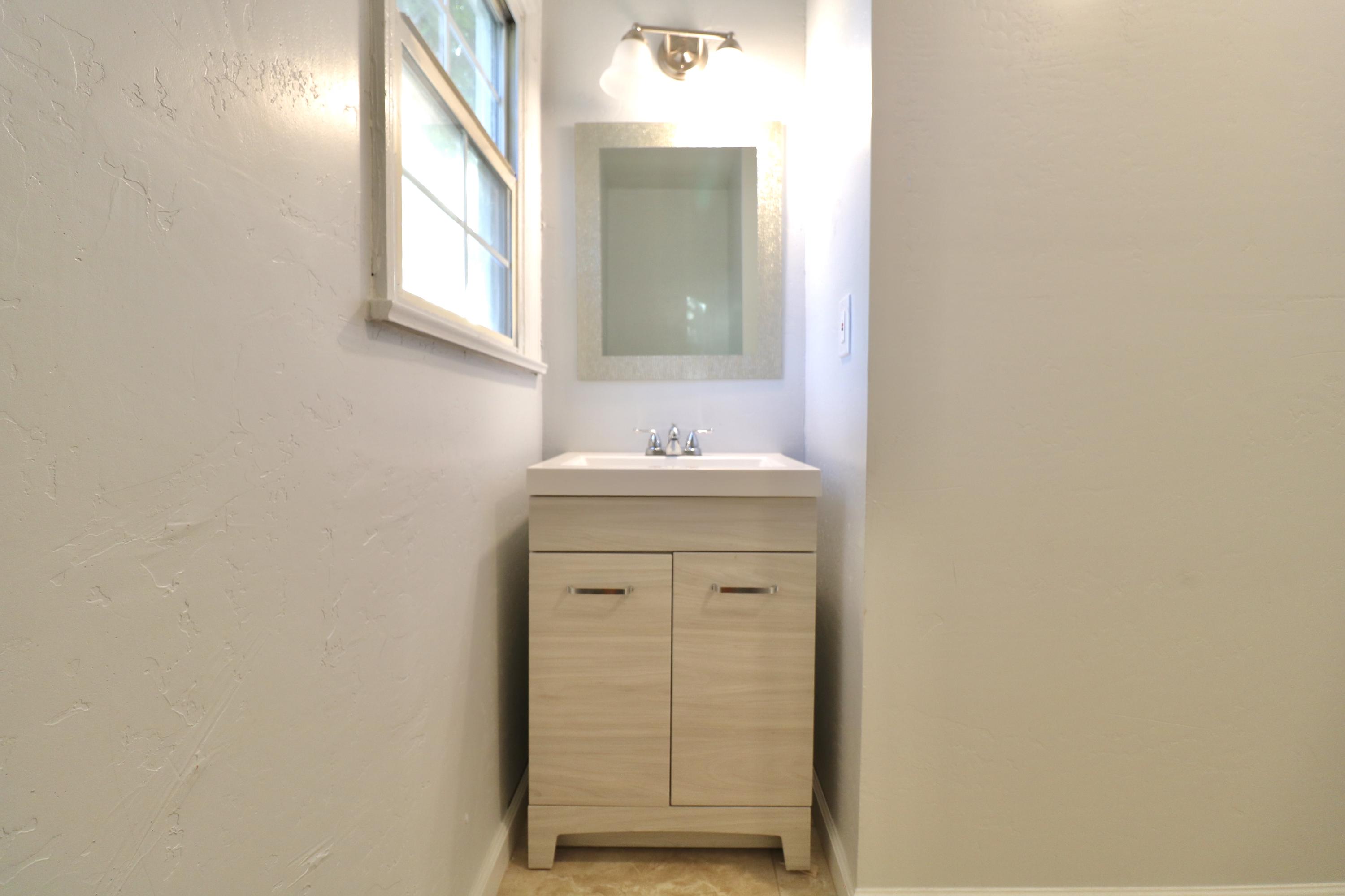 1075 West Maple Street Exeter, CA 93221 - Photo 8 of 13 IMG_0121