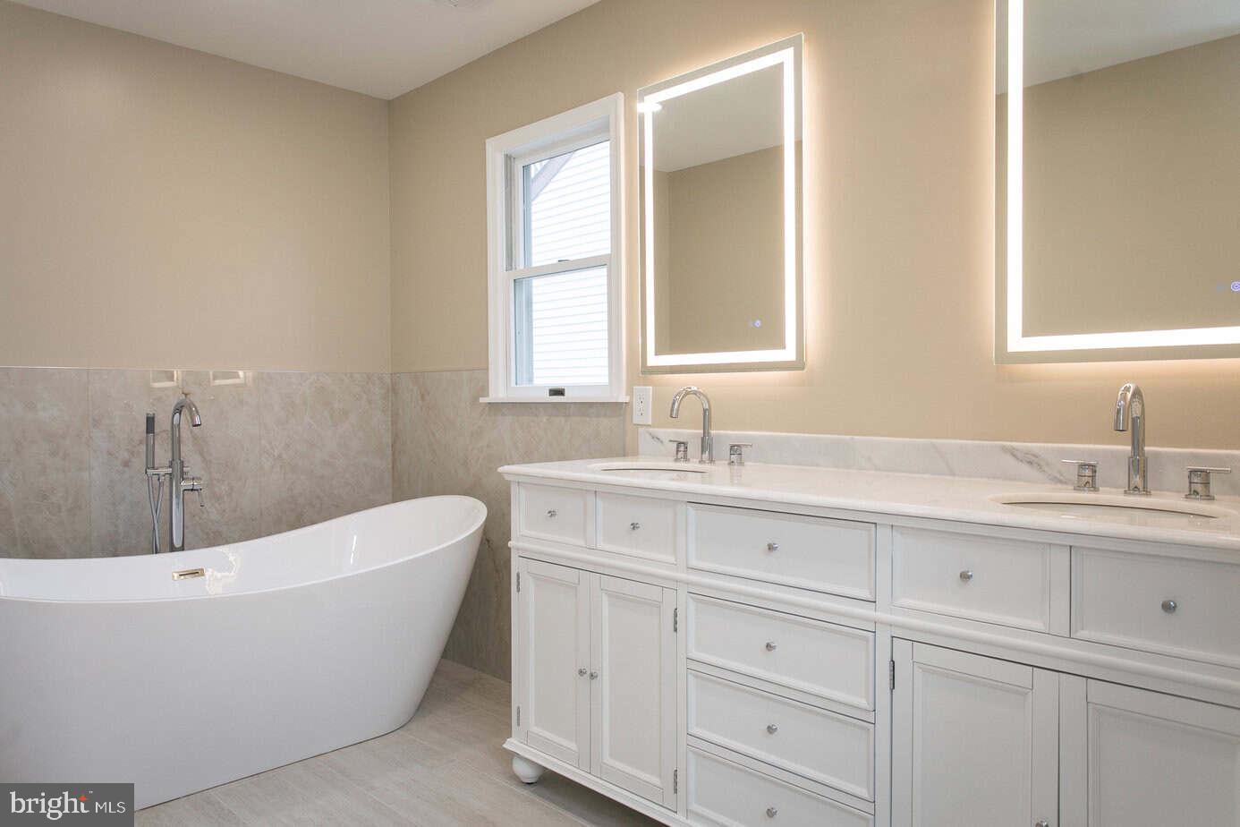 6301 Benhurst Road Baltimore, MD 21209 - Photo 12 of 20 Primary bathroom