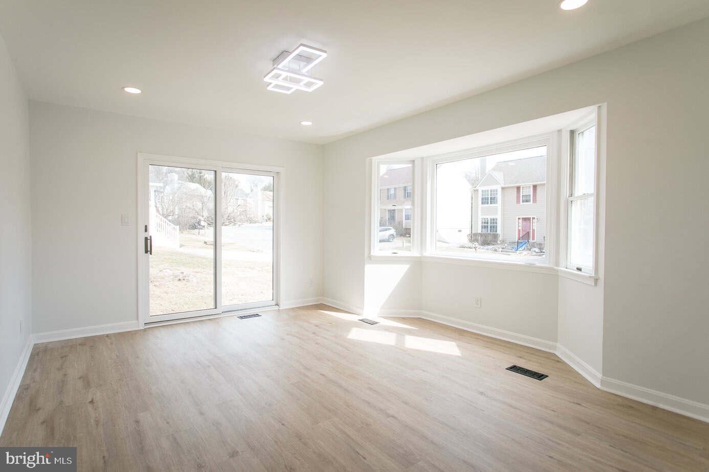 6301 Benhurst Road Baltimore, MD 21209 - Photo 2 of 20 Living room
