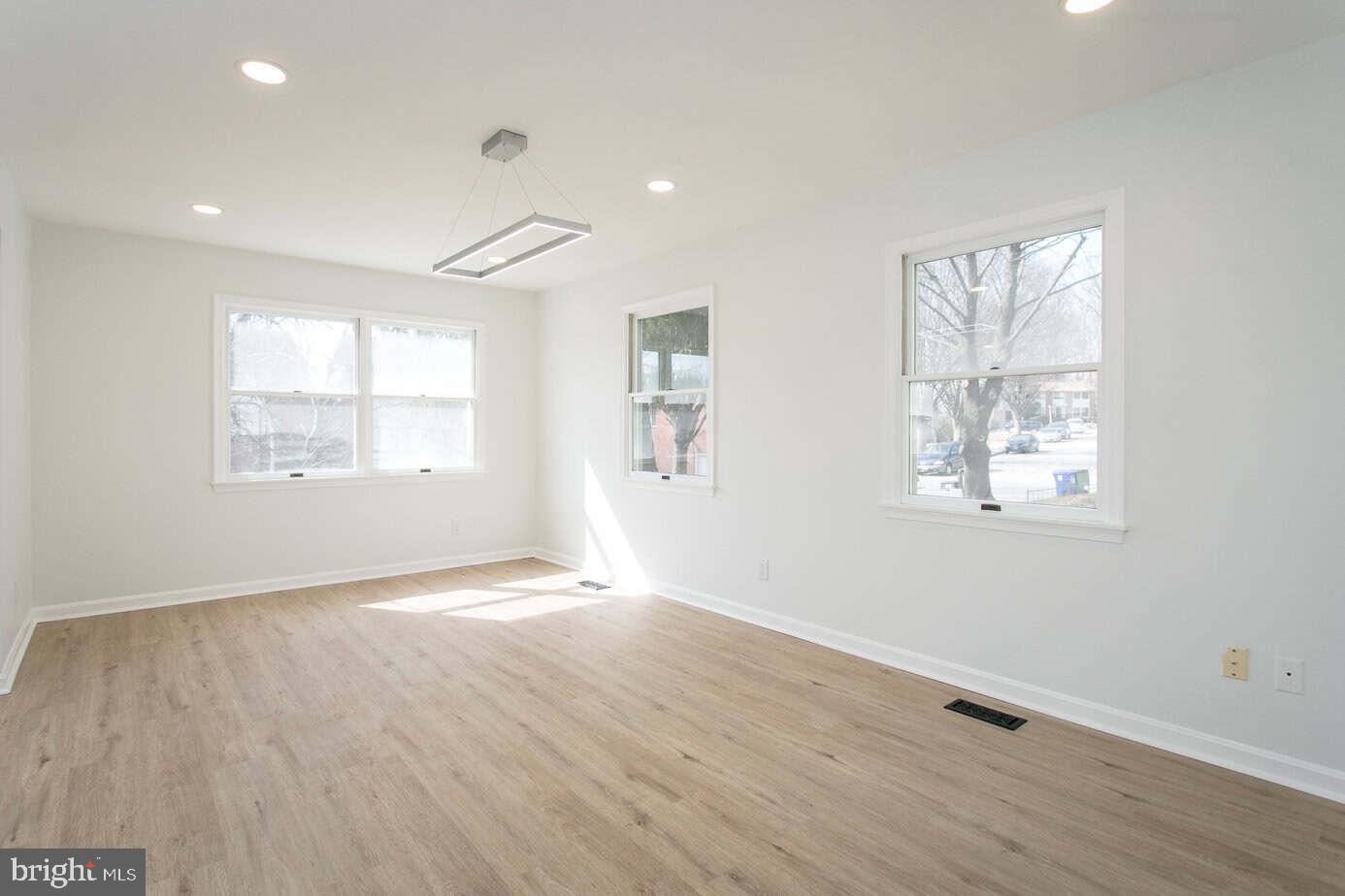 6301 Benhurst Road Baltimore, MD 21209 - Photo 5 of 20 Dining room