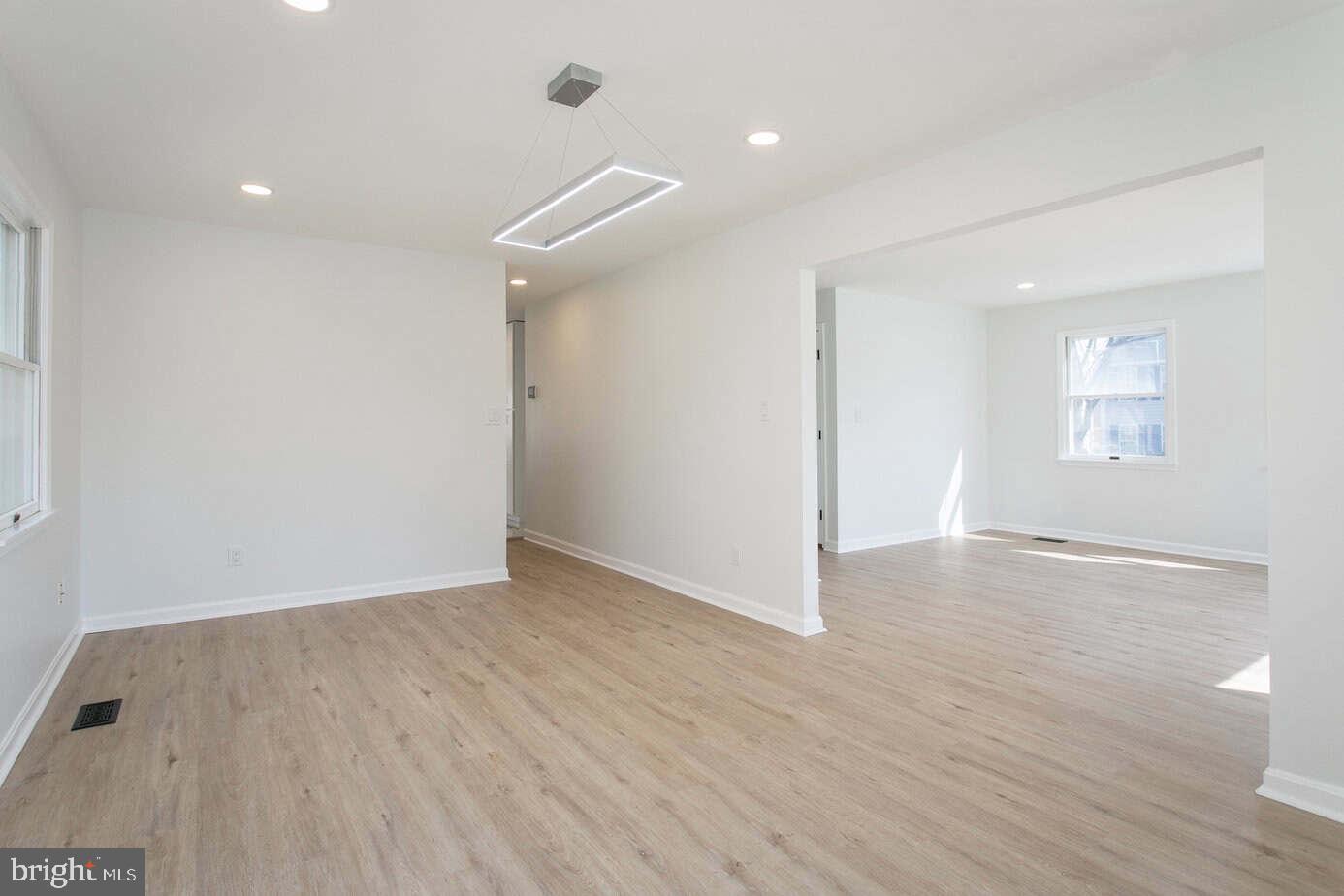 6301 Benhurst Road Baltimore, MD 21209 - Photo 6 of 20 Dining room