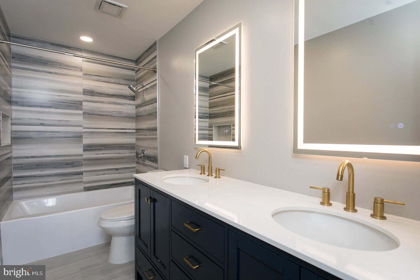6301 Benhurst Road Baltimore, MD 21209 - Photo 10 of 20 Hall bath