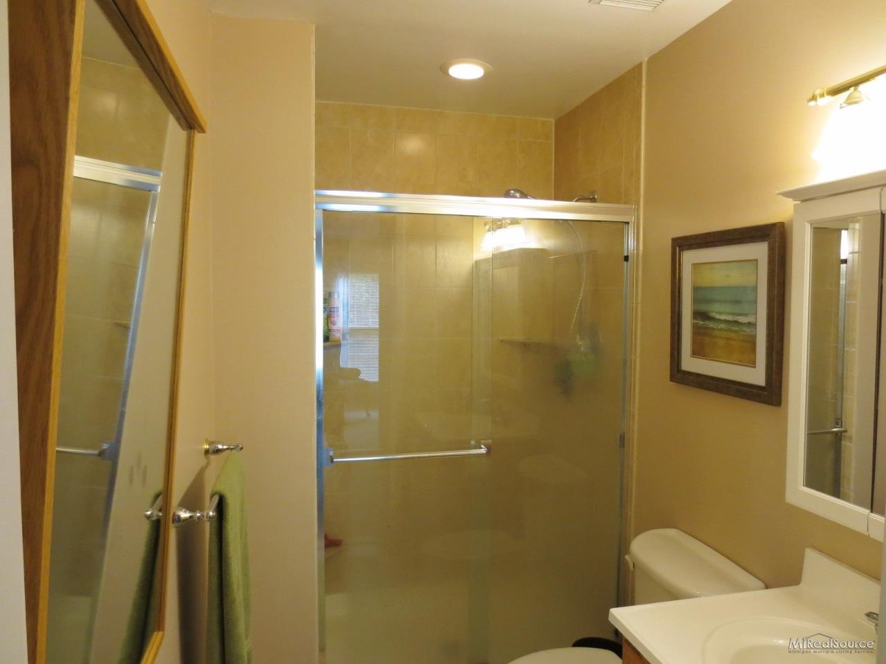 1227 Candlestick Lane Rochester, MI 48306 - Photo 10 of 12 31161181-9.JPG