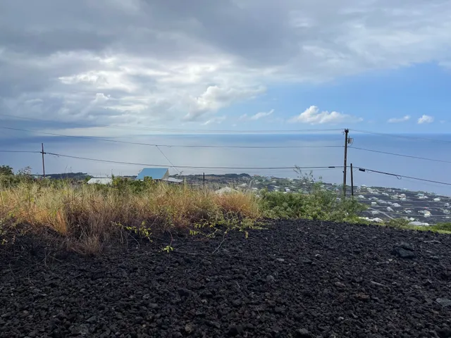 a view of a sky from the yard