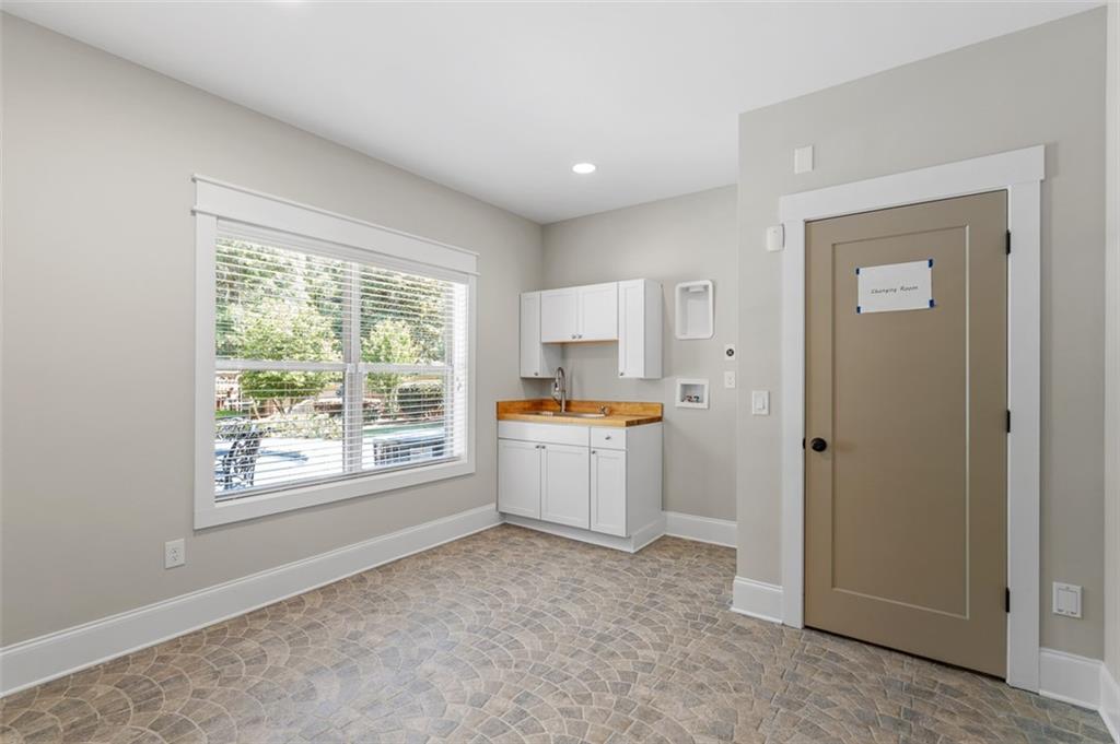 2736 Pangborn Road Decatur, GA 30033 - Photo 38 of 47 a big room with windows and closet