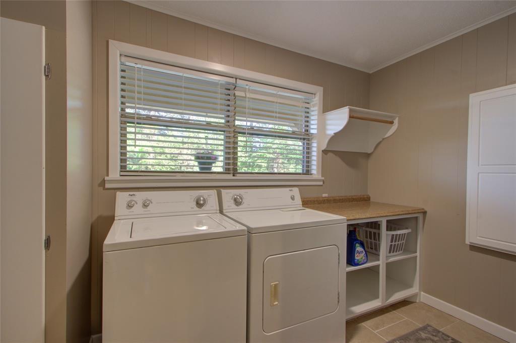 4207 Hazel Street Texarkana, TX 75503 - Photo 21 of 30 a utility room with dryer and washer