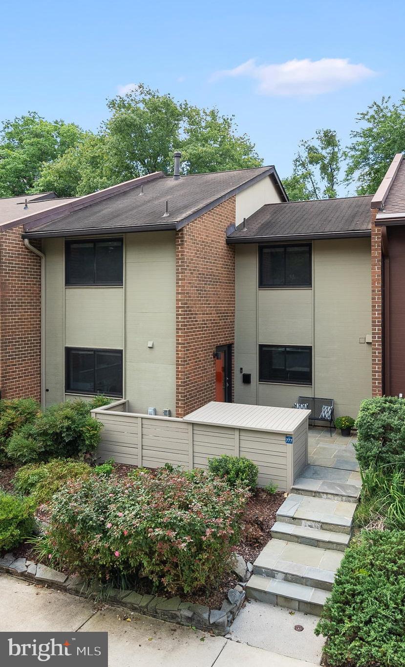 11777 Indian Ridge Road Reston, VA 20191 - Photo 3 of 60
