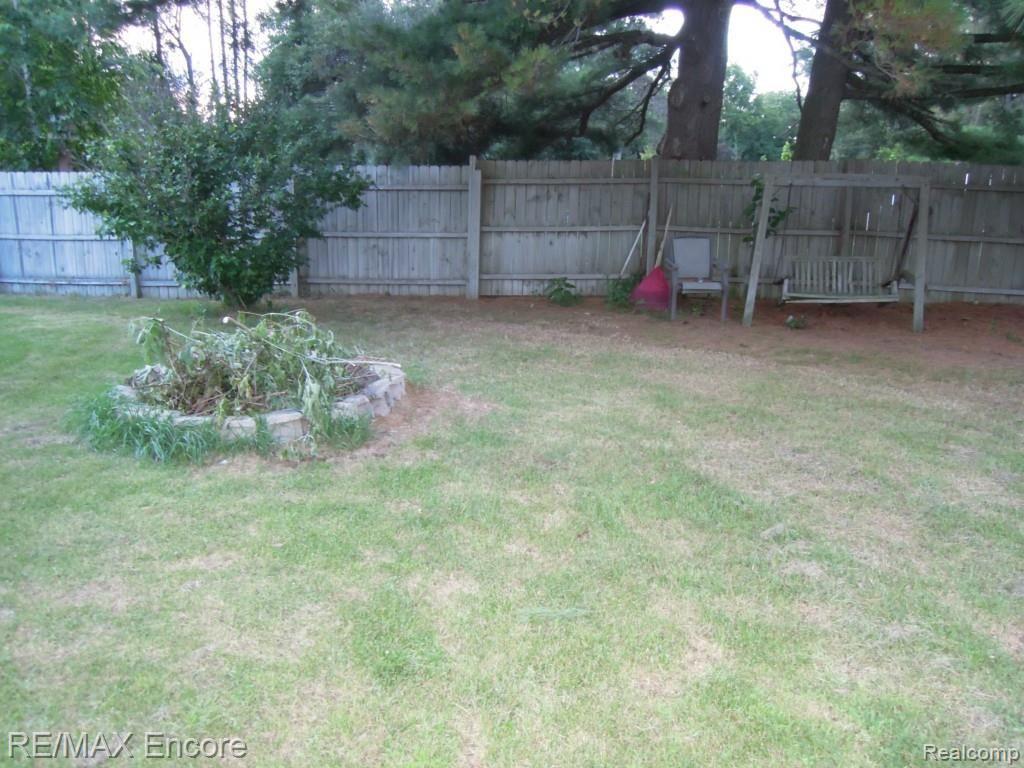 1470 Merry Road Waterford, MI 48328 - Photo 35 of 63 DSCN8800.jpg