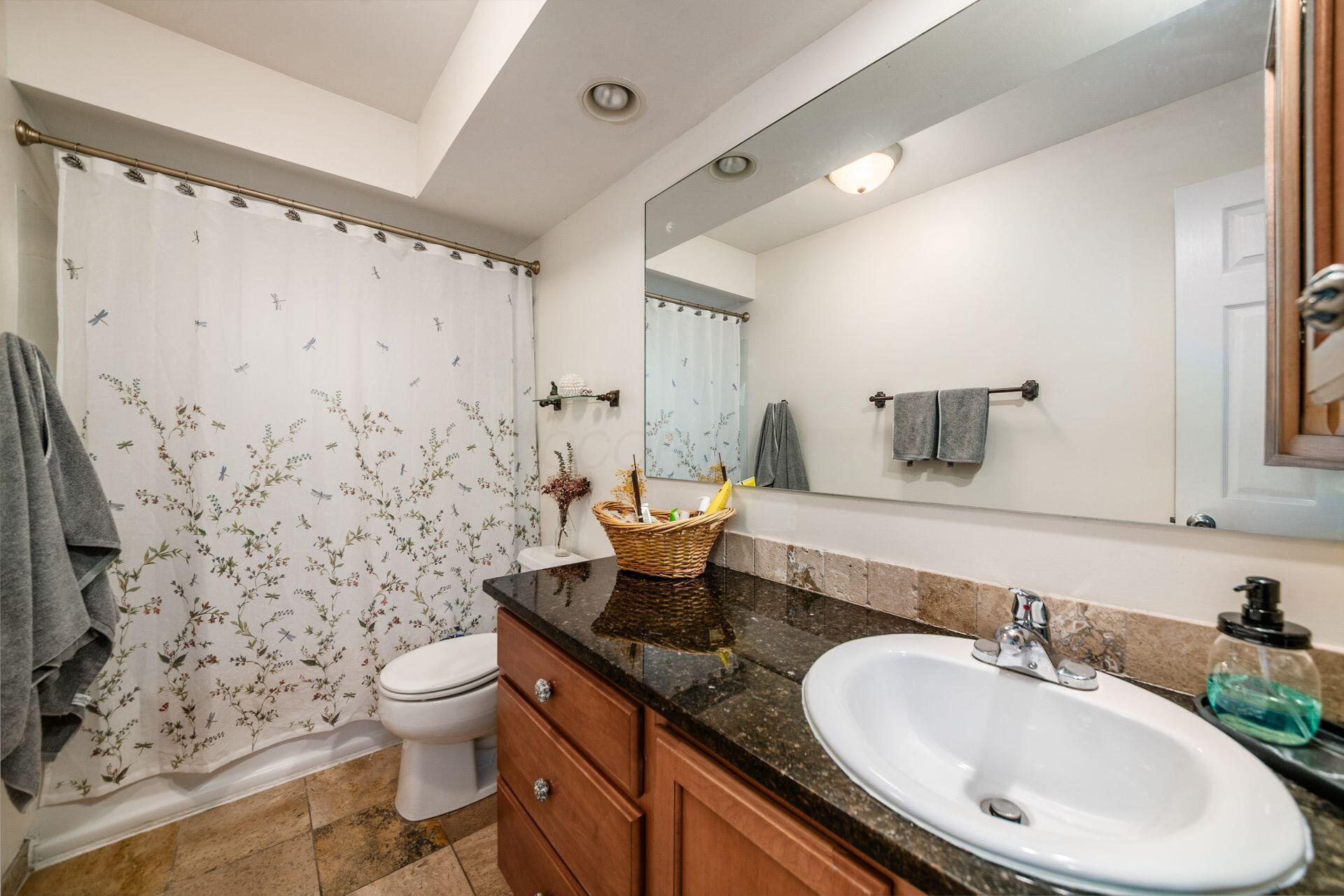 287 Fenway Road, Unit B Columbus, OH 43214 - Photo 24 of 40 027_cf09e1_L 287 Fenway Rd084