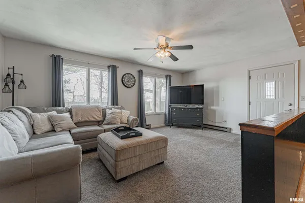 $179,000 | 11 Tulip Drive, Lincoln, IL 62656