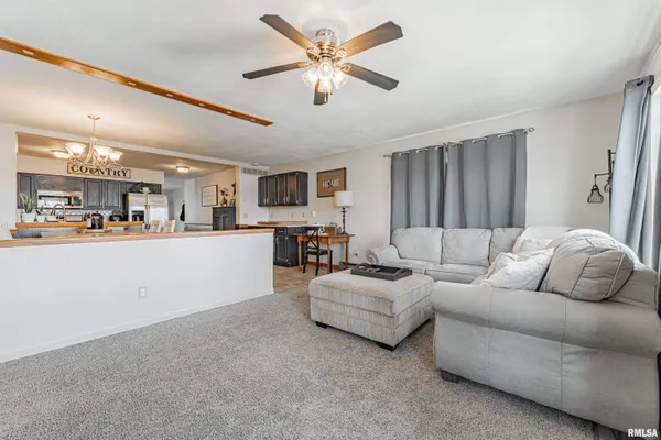 $179,000 | 11 Tulip Drive, Lincoln, IL 62656