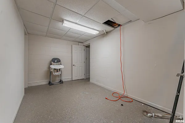 $179,000 | 11 Tulip Drive, Lincoln, IL 62656