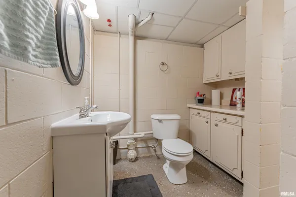 $179,000 | 11 Tulip Drive, Lincoln, IL 62656