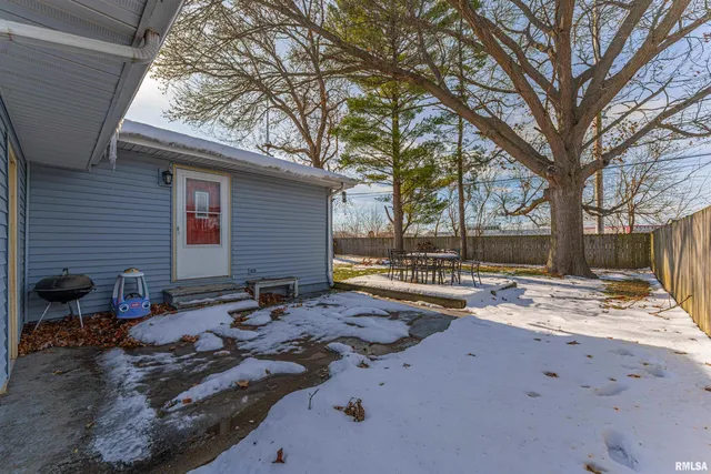 $179,000 | 11 Tulip Drive, Lincoln, IL 62656