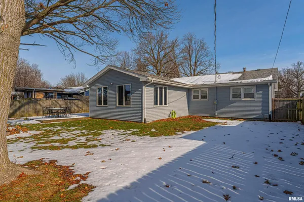 $179,000 | 11 Tulip Drive, Lincoln, IL 62656