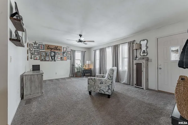 $179,000 | 11 Tulip Drive, Lincoln, IL 62656