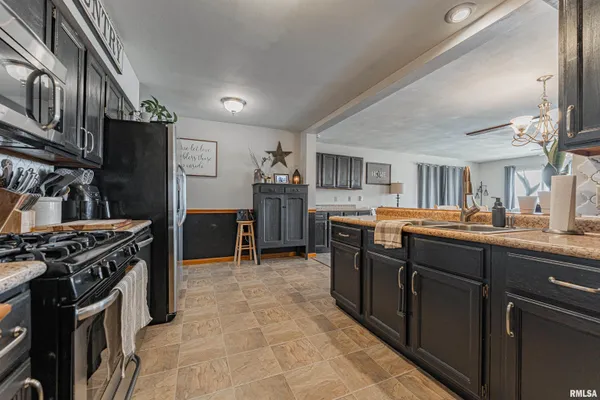 $179,000 | 11 Tulip Drive, Lincoln, IL 62656