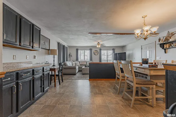 $179,000 | 11 Tulip Drive, Lincoln, IL 62656