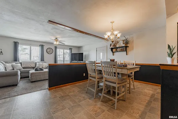 $179,000 | 11 Tulip Drive, Lincoln, IL 62656