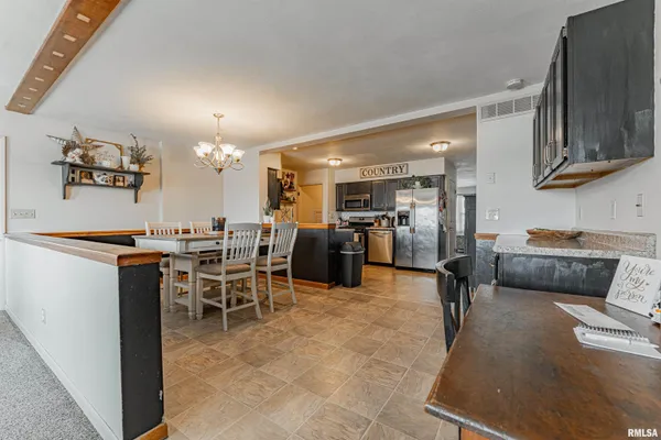 $179,000 | 11 Tulip Drive, Lincoln, IL 62656