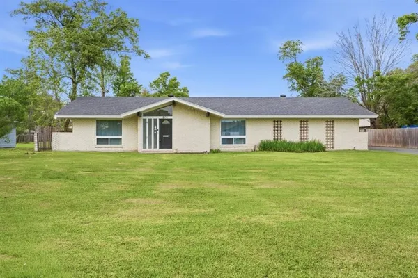 $325,000 | 814 Holly Street, Lake Charles, LA 70601