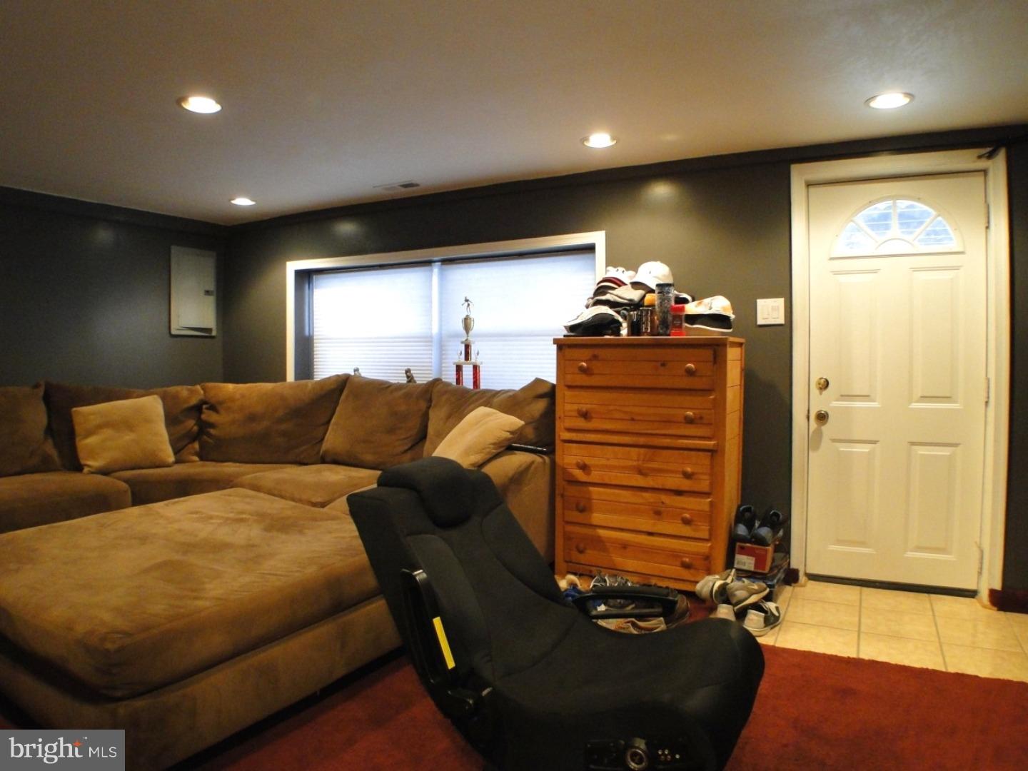 12814 Cabell Road Philadelphia, PA 19154 - Photo 14 of 25 Family Room