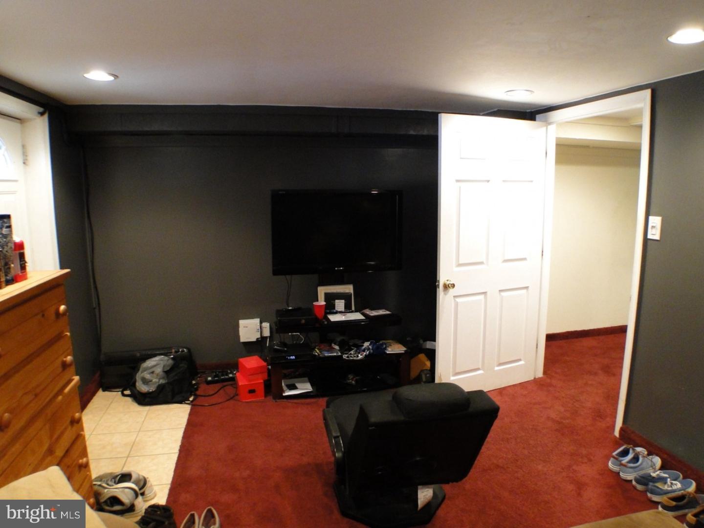 12814 Cabell Road Philadelphia, PA 19154 - Photo 15 of 25 Family Room