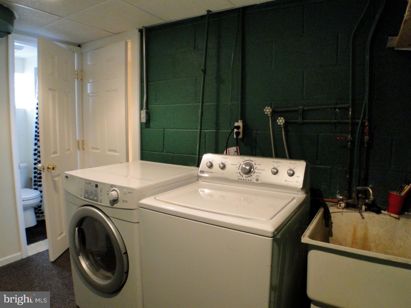 12814 Cabell Road Philadelphia, PA 19154 - Photo 16 of 25 Laundry Room