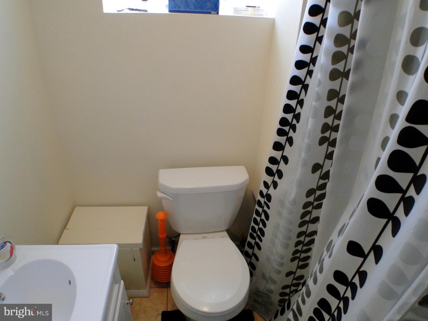 12814 Cabell Road Philadelphia, PA 19154 - Photo 17 of 25 Bathroom