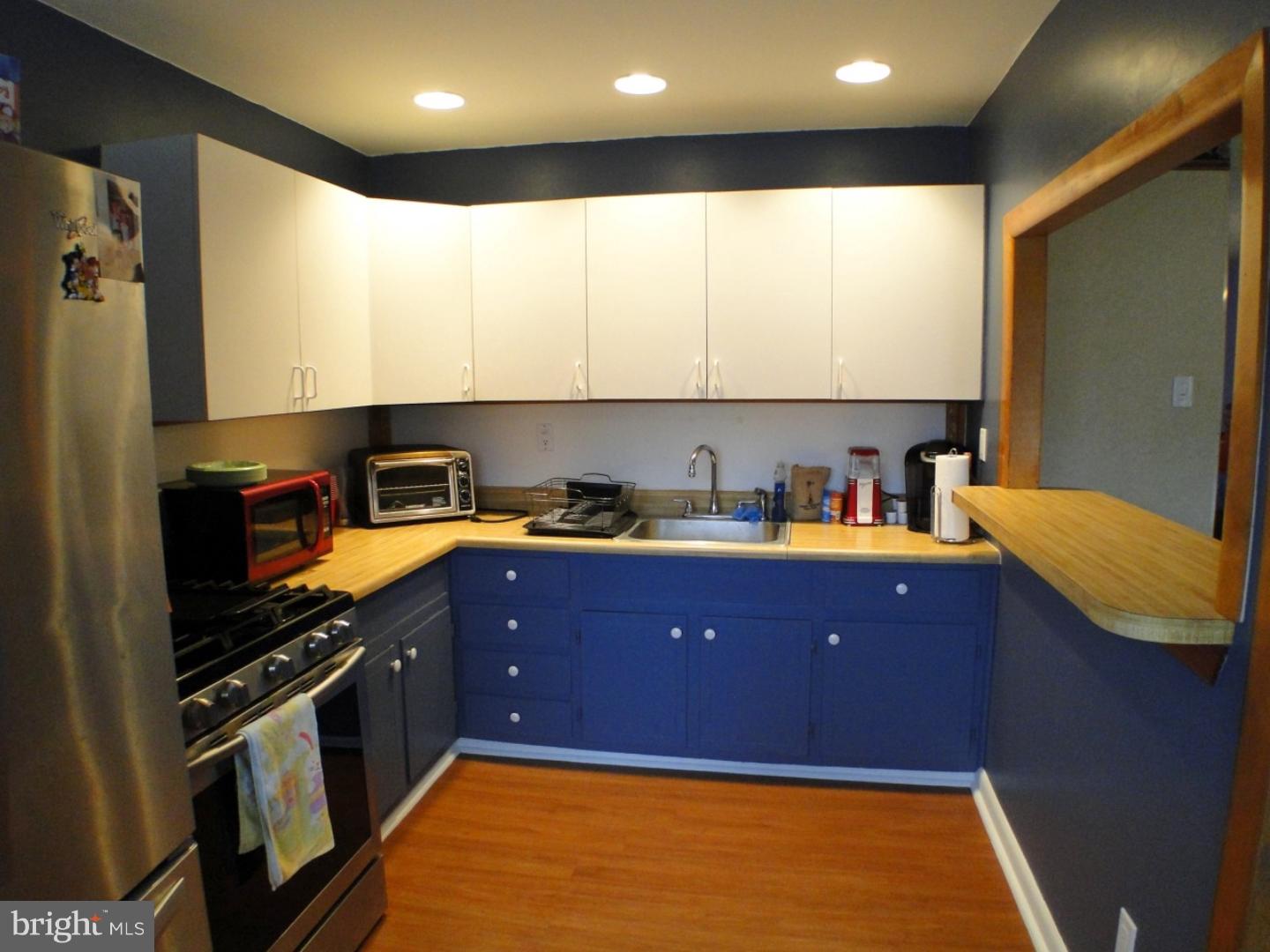 12814 Cabell Road Philadelphia, PA 19154 - Photo 6 of 25 Kitchen