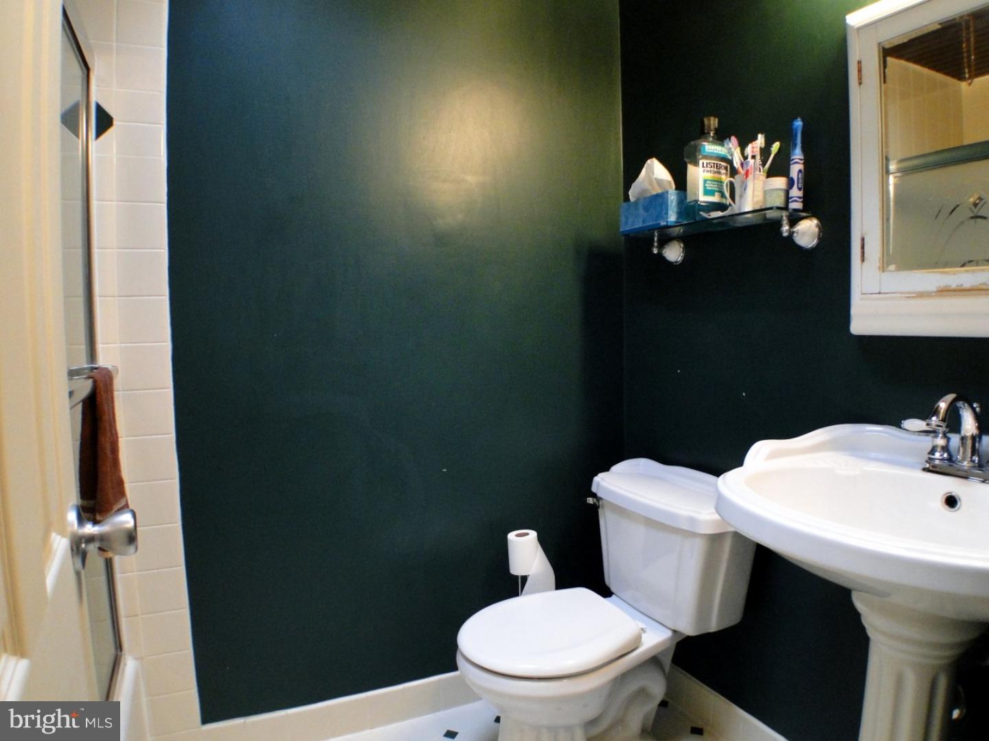 12814 Cabell Road Philadelphia, PA 19154 - Photo 10 of 25 Bathroom