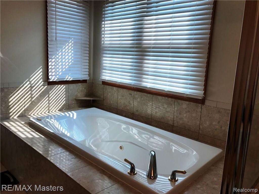 8898 Armstrong Road Newport, MI 48166 - Photo 20 of 42 20170916_144308732_iOS.jpg
