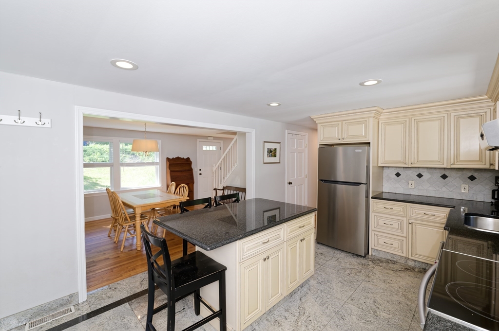 24 Woodland Road Uxbridge, MA 01569 - Photo 9 of 35