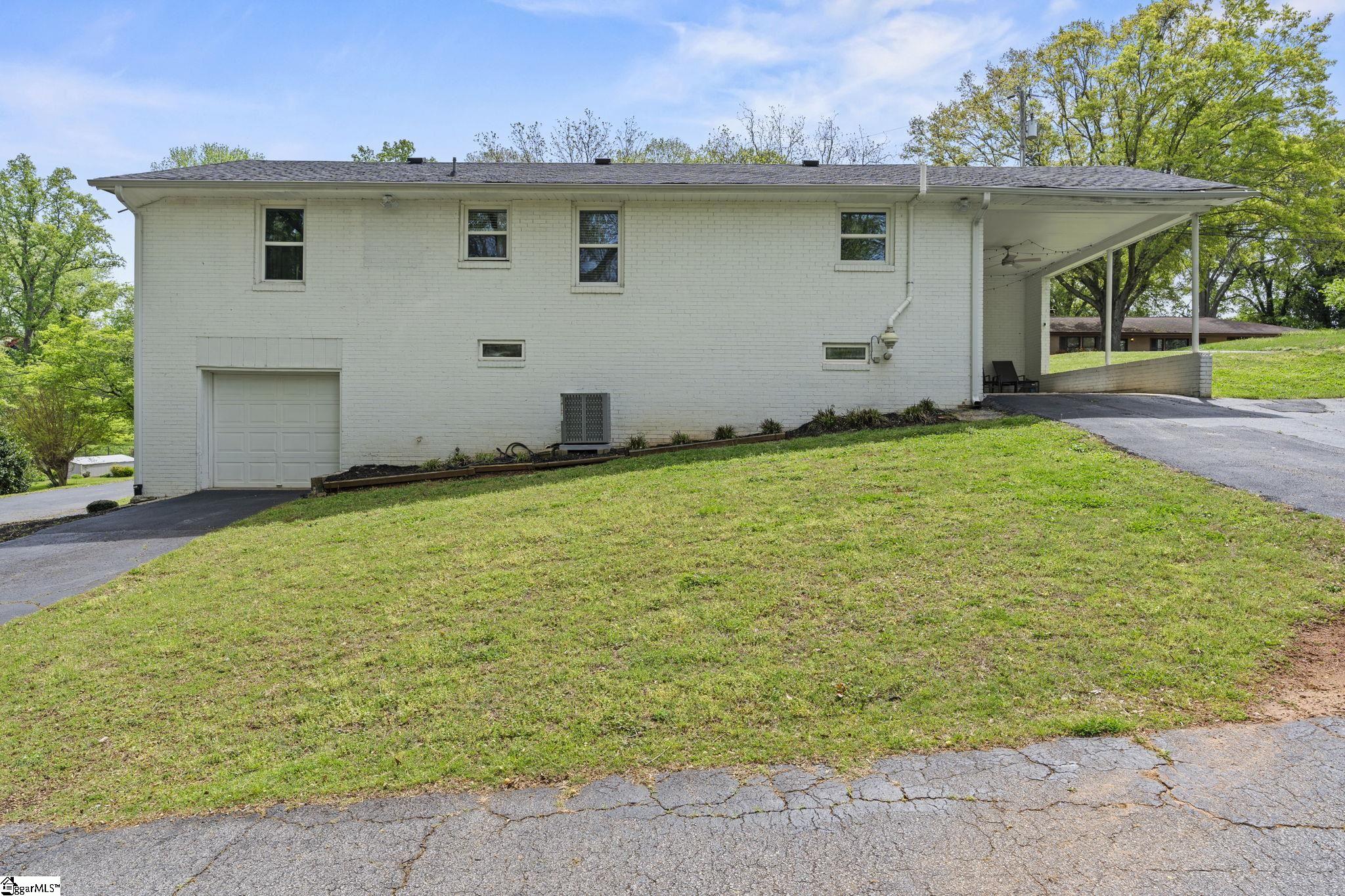 1041 East Perry Road Greenville, SC 29609 - Photo 17 of 20